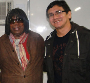 Foto do Saulo Mira junto do Milton Nascimento