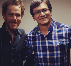 Foto do Saulo Mira junto do Nando Reis